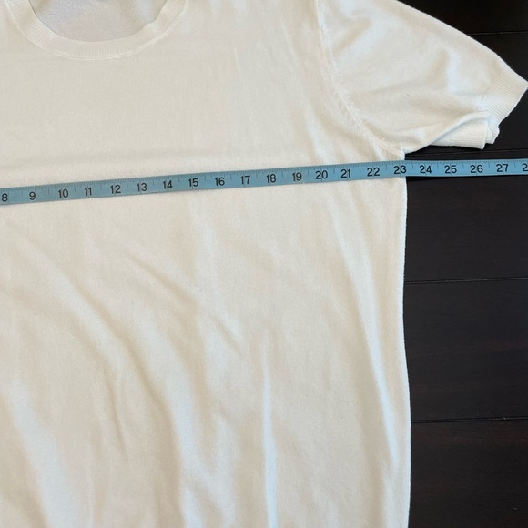 Elegant Ivory Women's Crew Neck Sweater - Picture 2 of 4